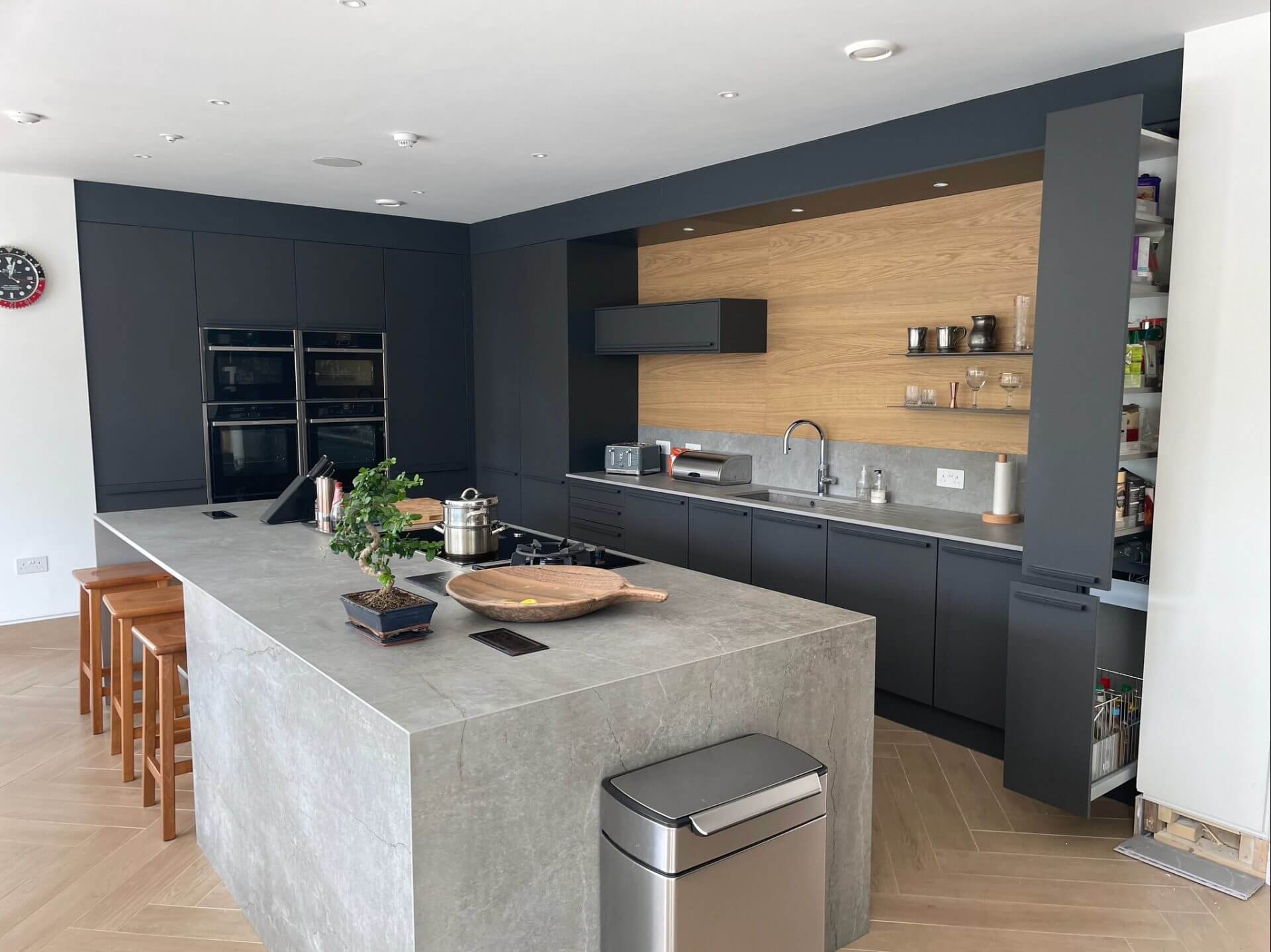 Substrate Kitchn Contemporary Matt Graphite Kitchen with Concrete Island